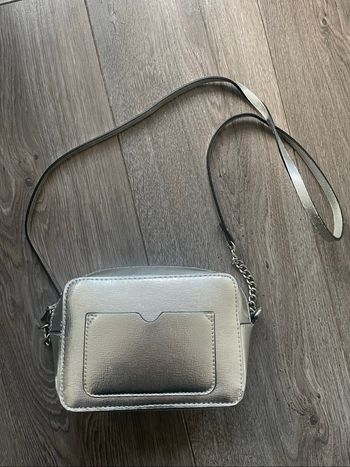 Sac à bandoulière argenté Mango