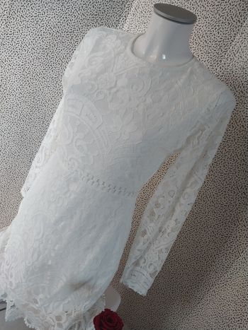 Superbe robe blanche en dentelle – Dos nu – Taille L (taille petit) → Idéale M