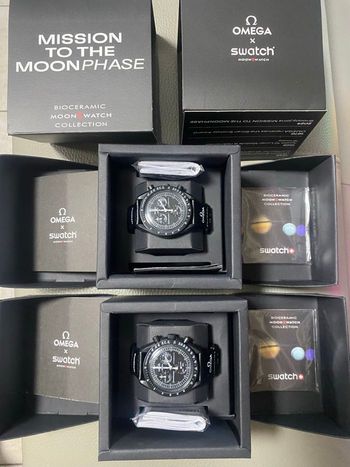 Lot de 2 montres Omega x Swatch Speedmaster Moonswatch