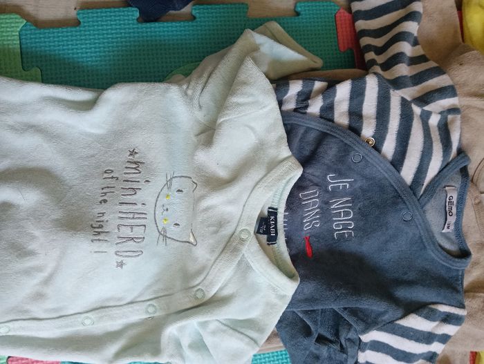 Lot bodies et pyjamas 3 mois - photo numéro 5