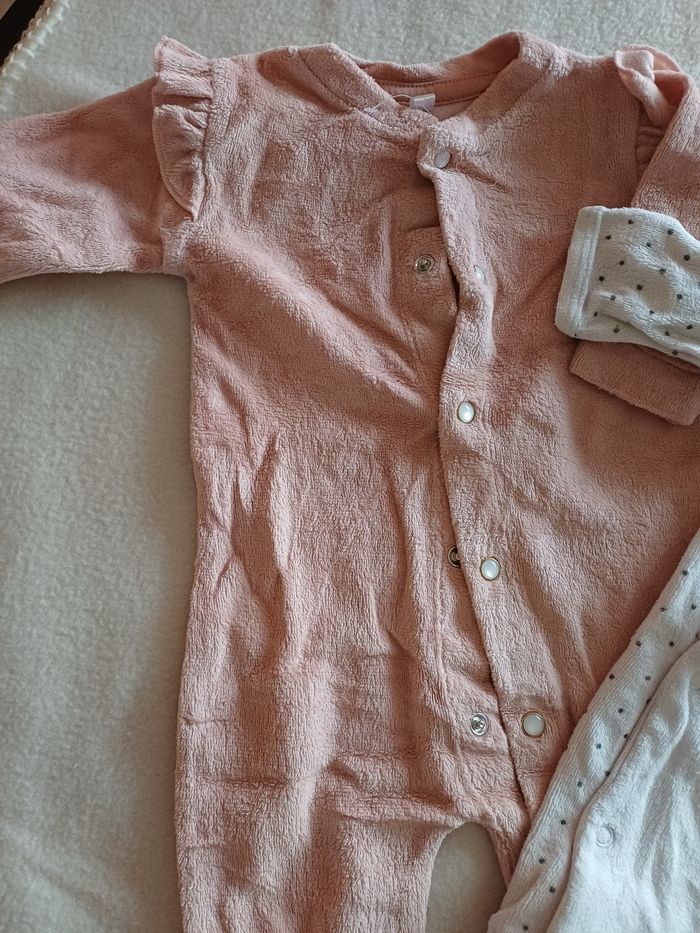 Lot de pyjamas 1 mois - photo numéro 3