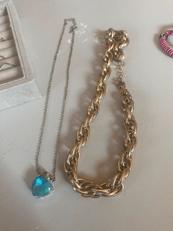 Lot de bijoux fantaisie avec porte bracelet et rangement très bon etat - photo numéro 5