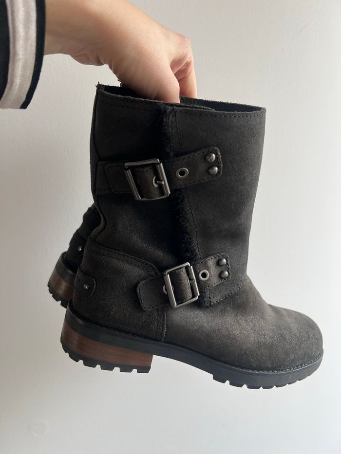 Boots bottines grises daim cuir suédée motardes biker UGG - photo numéro 2