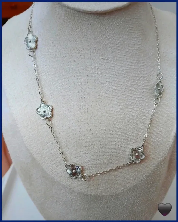 Collier trèfle argenté tendance porte bonheur - photo numéro 2