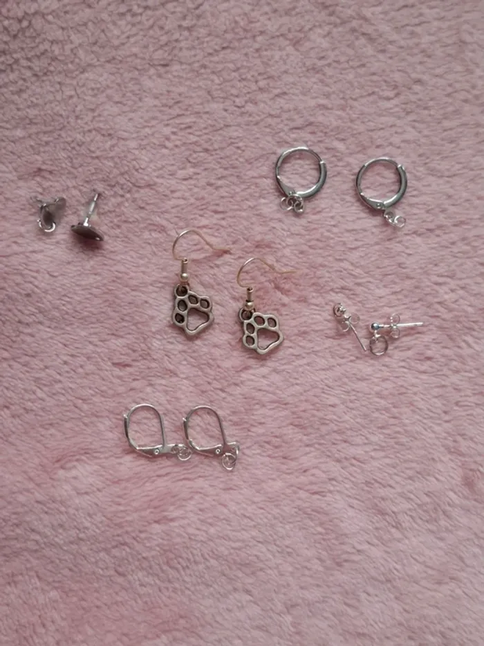 Boucles d’oreilles pattes de chien + attache au choix ! 🐾