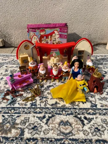Poupées Blanche-Neige et les Septs Nains avec maisons et accessoires
