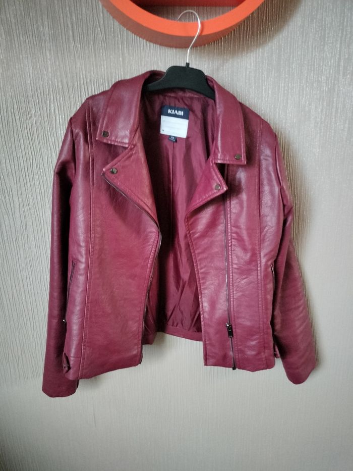 Veste en simili cuir bordeaux taille 12 ans