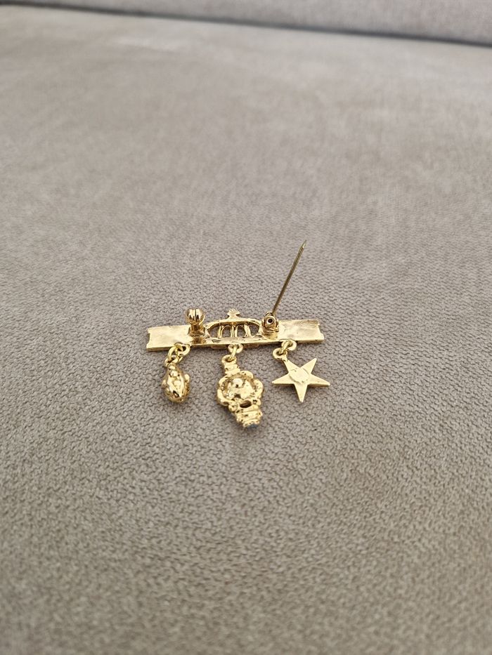 Broche vintage dorée décorative