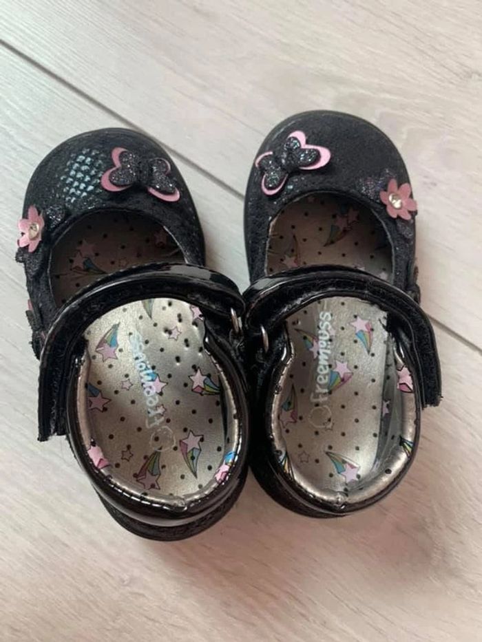 Chaussure babies embout renforcé pointure 20 papillons et fleurs - photo numéro 4