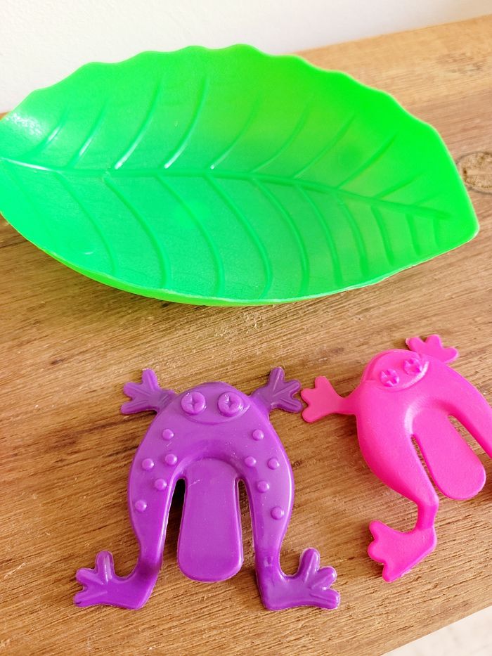 Lot de 5 toupies + jeu grenouille - photo numéro 3