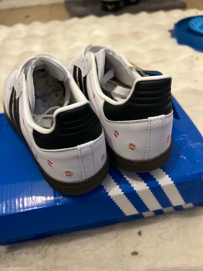 Samba blanche à fleurs - photo numéro 3