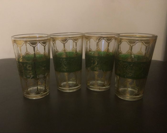 Lot de 4 verres à thé verts et dorés