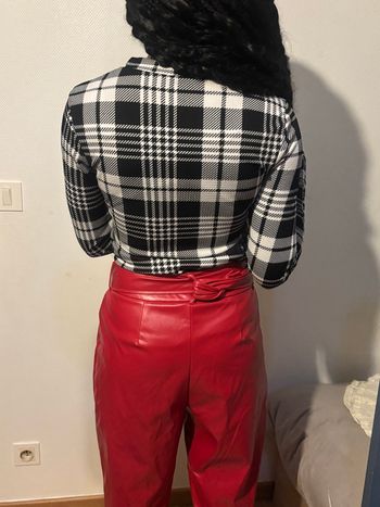 Pantalon en cuir rouge 
