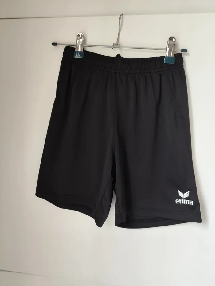 🩳🖤 Shorts de sport ERIMA noirs, taille 10 ans, tres bon état - photo numéro 2