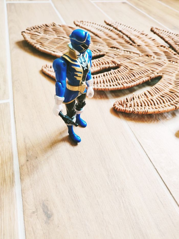 🙅 Power rangers super megaforce figurine ranger bleu avec pistolet marque Bandai - photo numéro 3