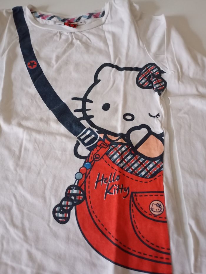 Tee-shirt manches longues. 8 ans .Coton .Blanc et Hello Kitty. Très bon état. - photo numéro 2