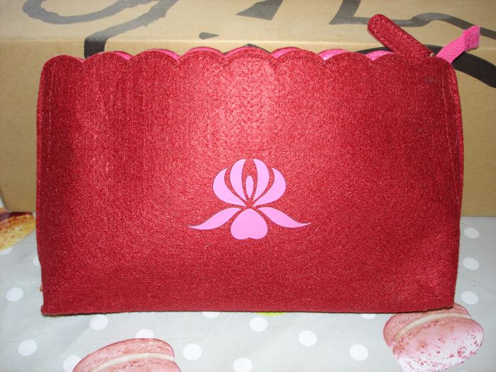 Jolie petite TROUSSE à MAQUILLAGE - Neuve