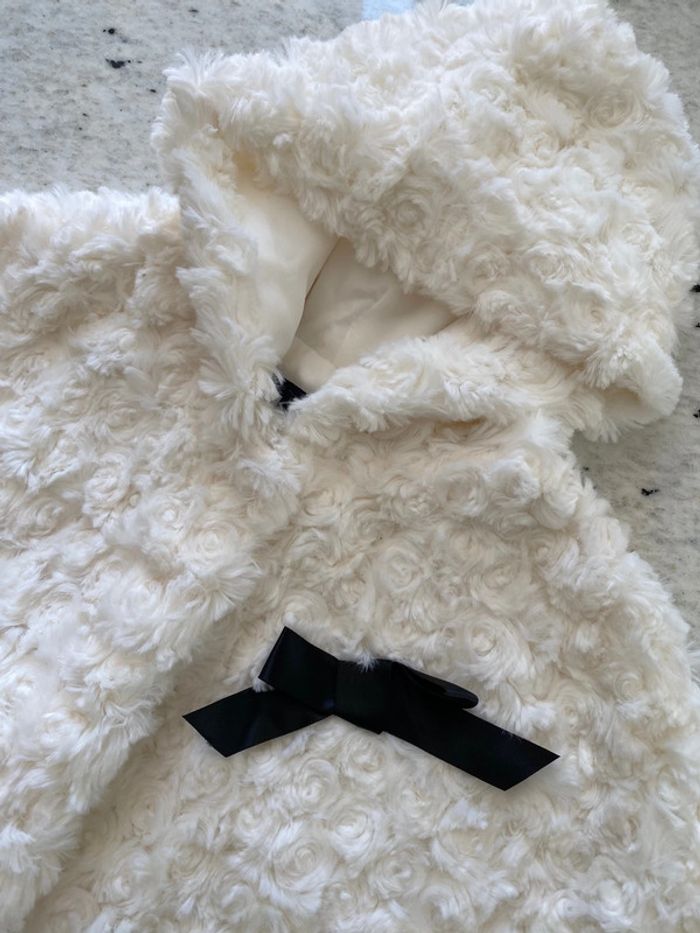 Cape à capuche blanche Kiabi 3ans - photo numéro 4