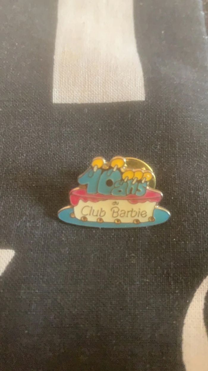 Pins vintage 40 ans du club barbie - photo numéro 1