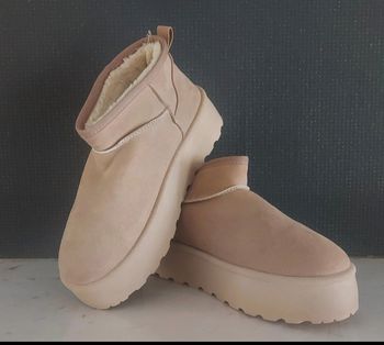 Boots plateforme style Ugg beige ou noire