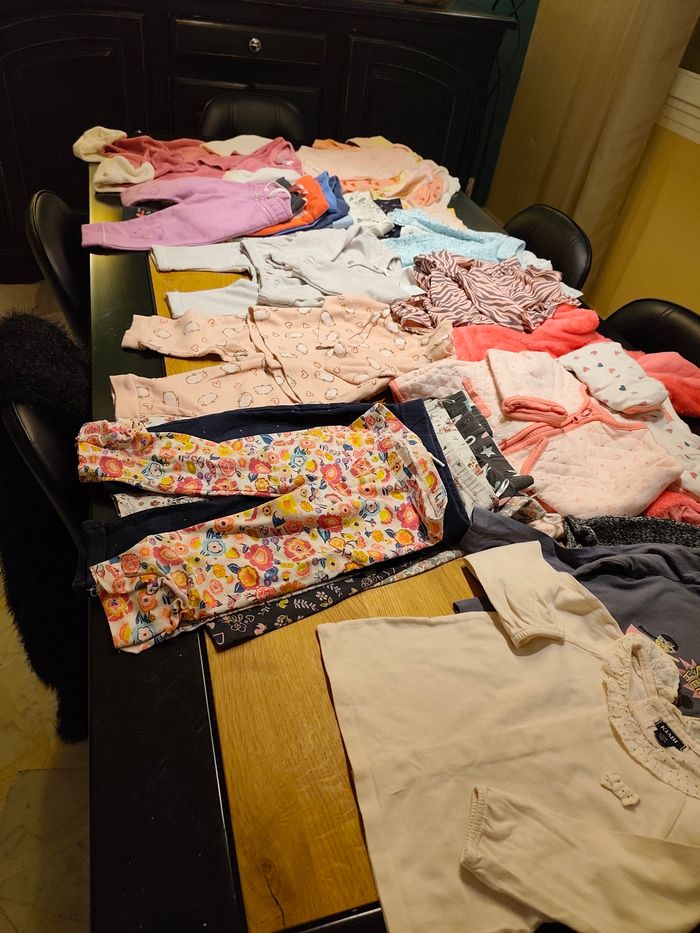 Lot de vêtements pour bébé age 12 mois