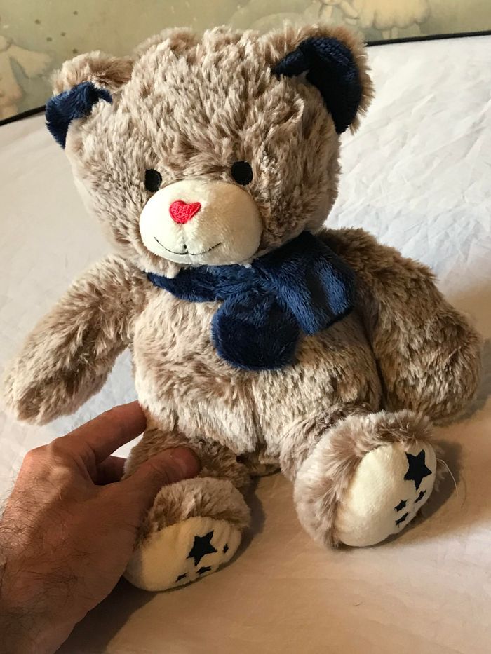 Petit Ourson Brun Ruban Bleu Nuit Etoiles Bleues Nuit Sous Pattes Peluche Petits Enfants Bébés