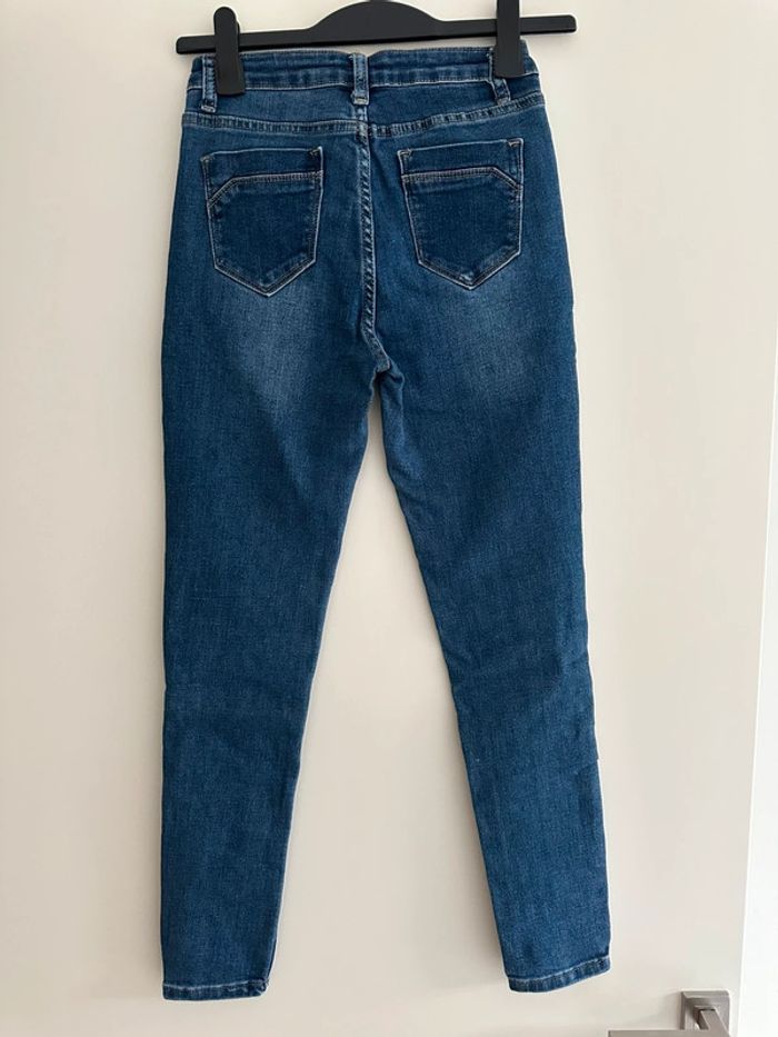 Jean skinny taille haute bleu classique avec effet légèrement usé – Miss Bon - photo numéro 4