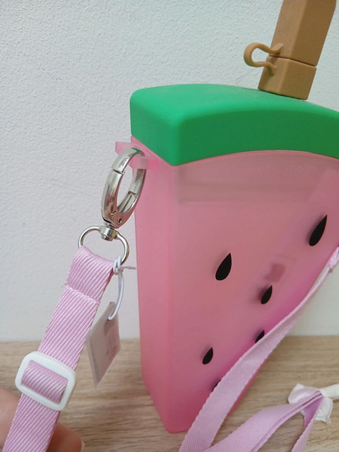 Gourde pastèque 🍉 Claire's avec sangle neuve - photo numéro 4