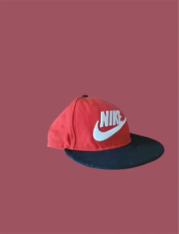 Casquette Nike rouge et noir