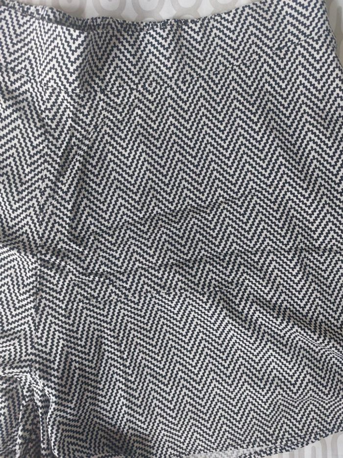 Short noir et blanc - photo numéro 2