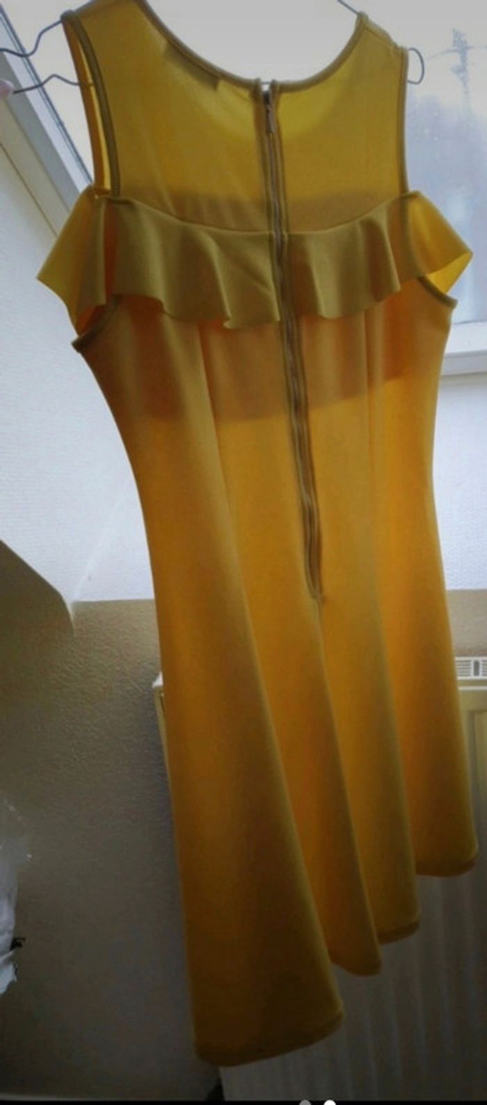 Robe jaune - photo numéro 2