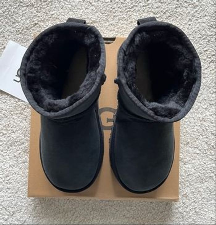 Bottines UGG Mini Platform - Taille 38 - Neuves - photo numéro 7