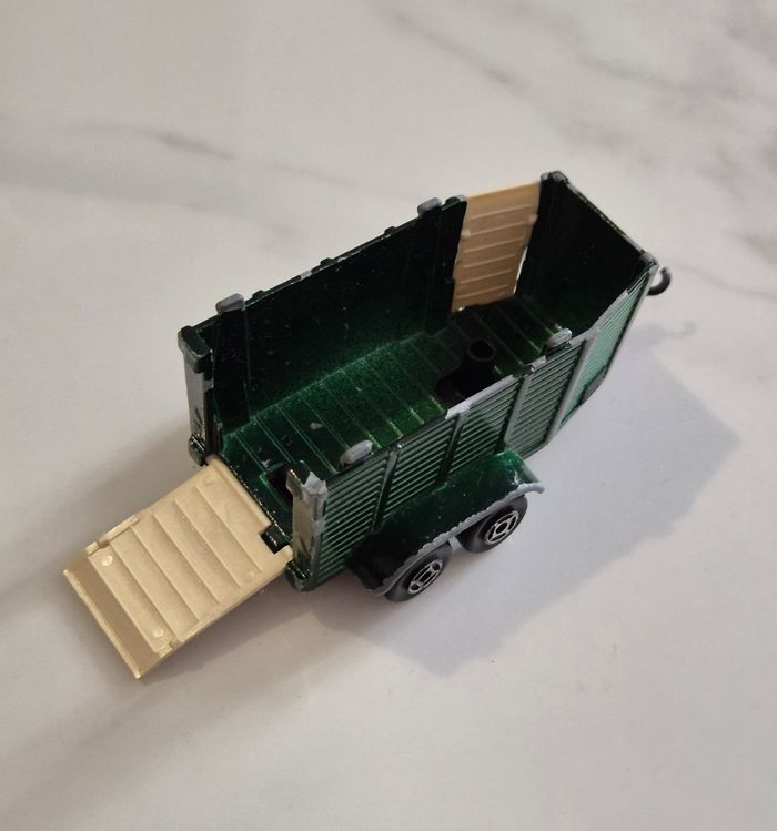 Remorque van chevaux majorette en metal vert porte blanche 1/36 - photo numéro 3