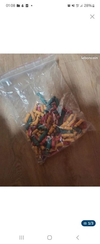 Lot de 100 petits sifflets anciens vintage pour collection