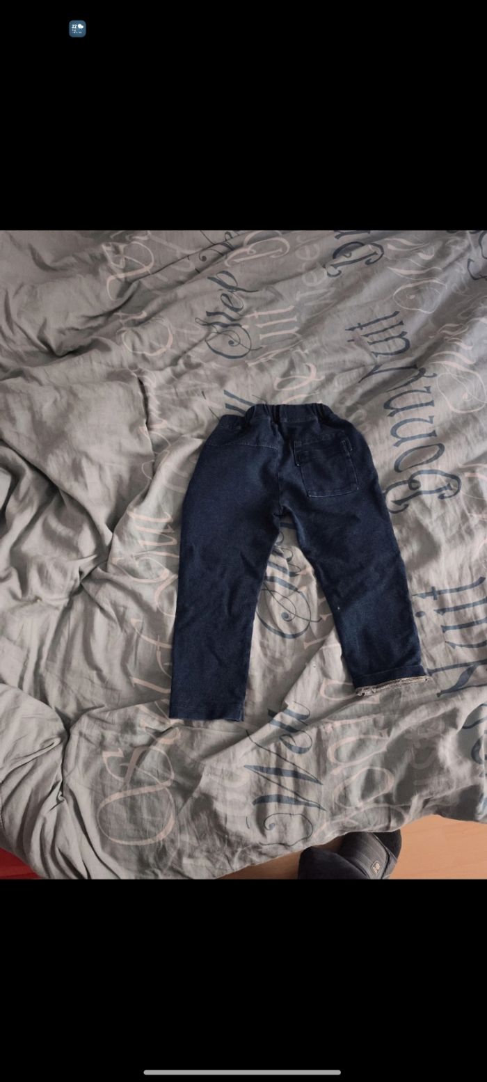 Jeans 4 ans en excellent état - photo numéro 2