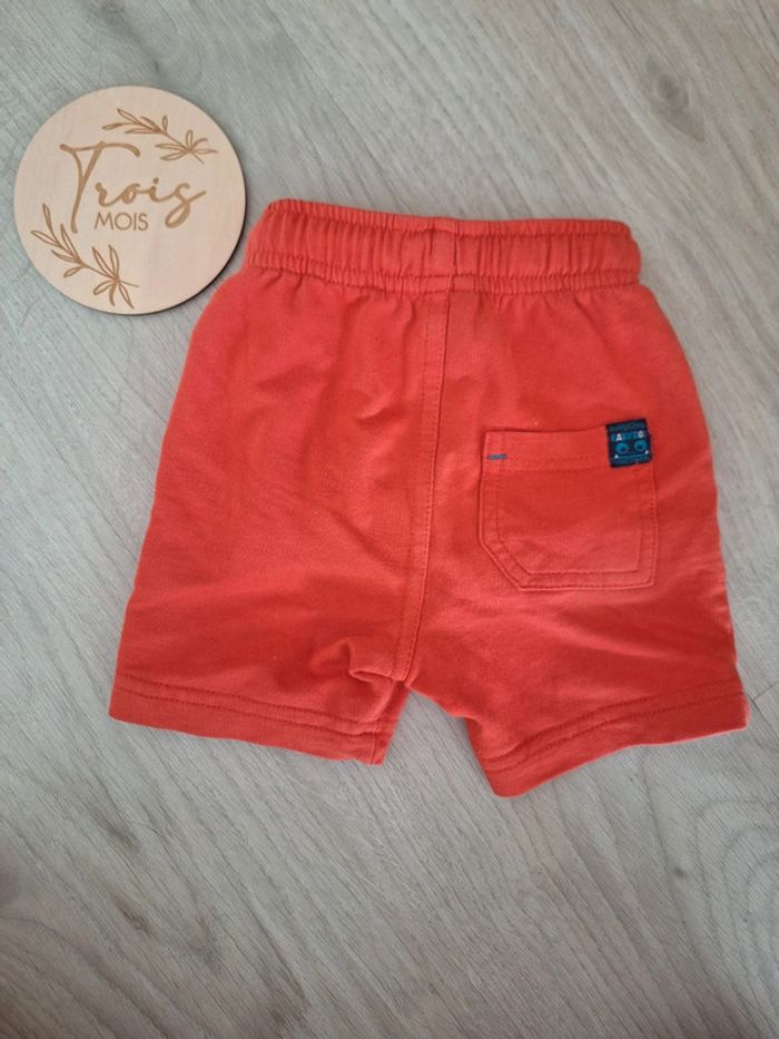 Short rouge 3 mois - photo numéro 3