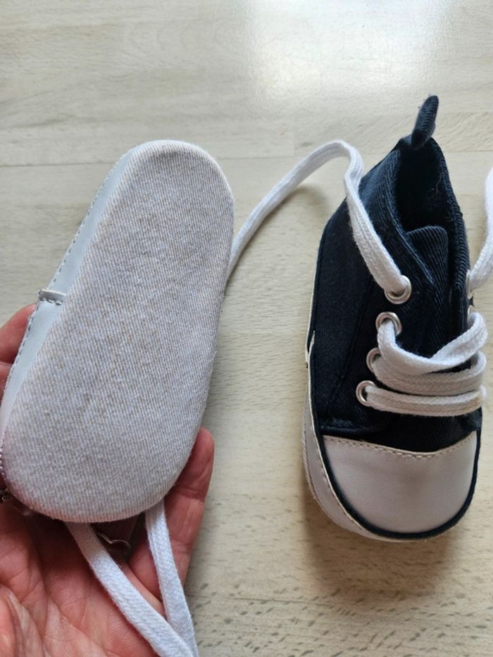Petites chaussures bébé 9 12 mois - photo numéro 2