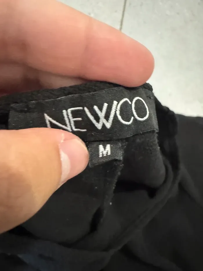 Haut noir Newco, taille M, très bon état - photo numéro 3