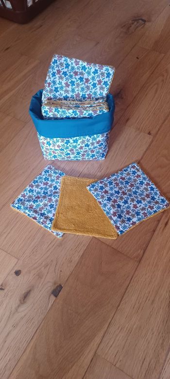 Panière réversible avec 10 lingettes 12 x 12 cm