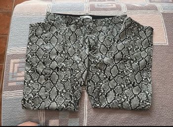 Pantalon en cuir à motifs