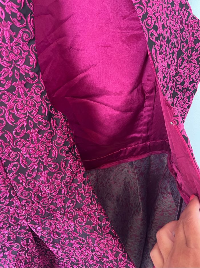 Robe brodée rose et noire taille 42 - photo numéro 4