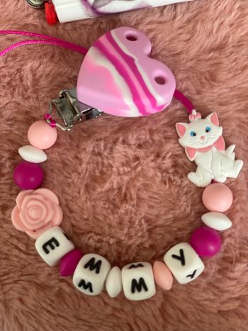 Attache tétine Marie