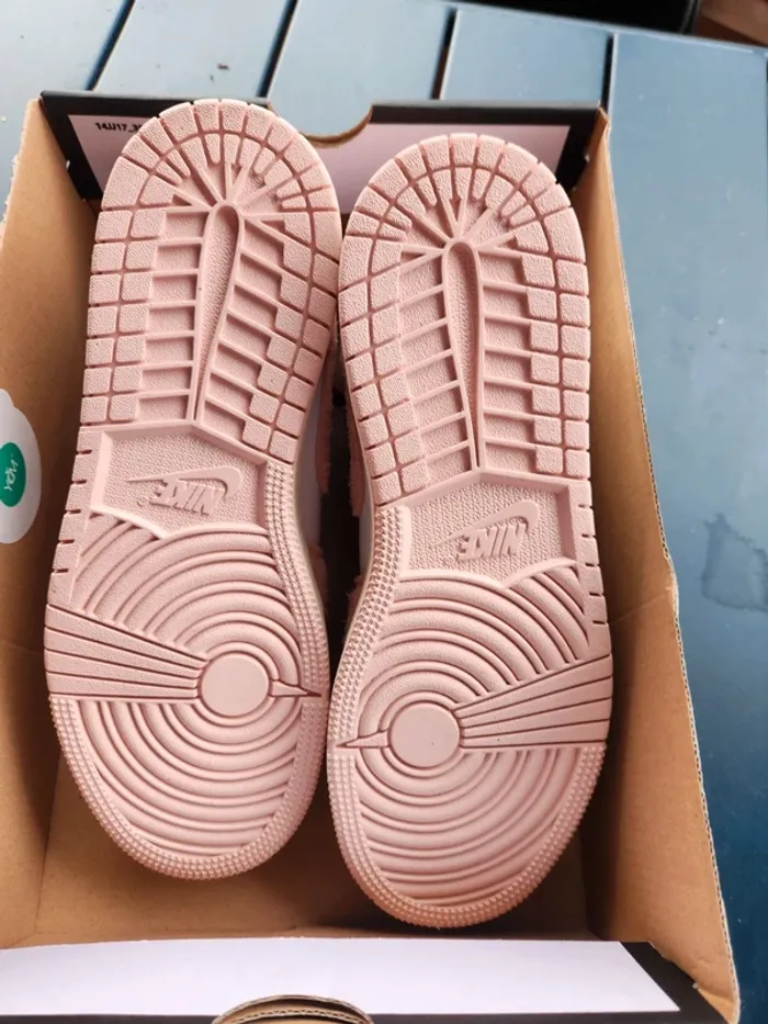 Air jordan 1 mid blanc rose Taille 40 femme neuves - photo numéro 7
