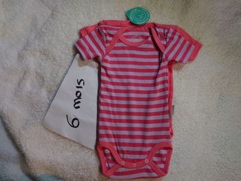 2 bodies manche courte 6 mois