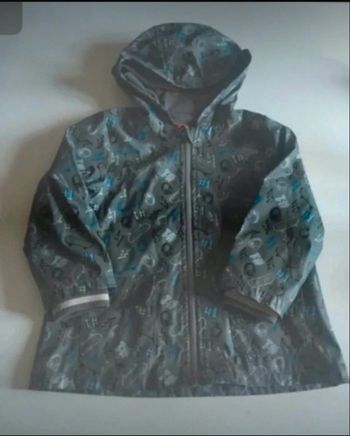 Manteau imperméable à capuche très bon état garçon taille 5 ans couleur gris