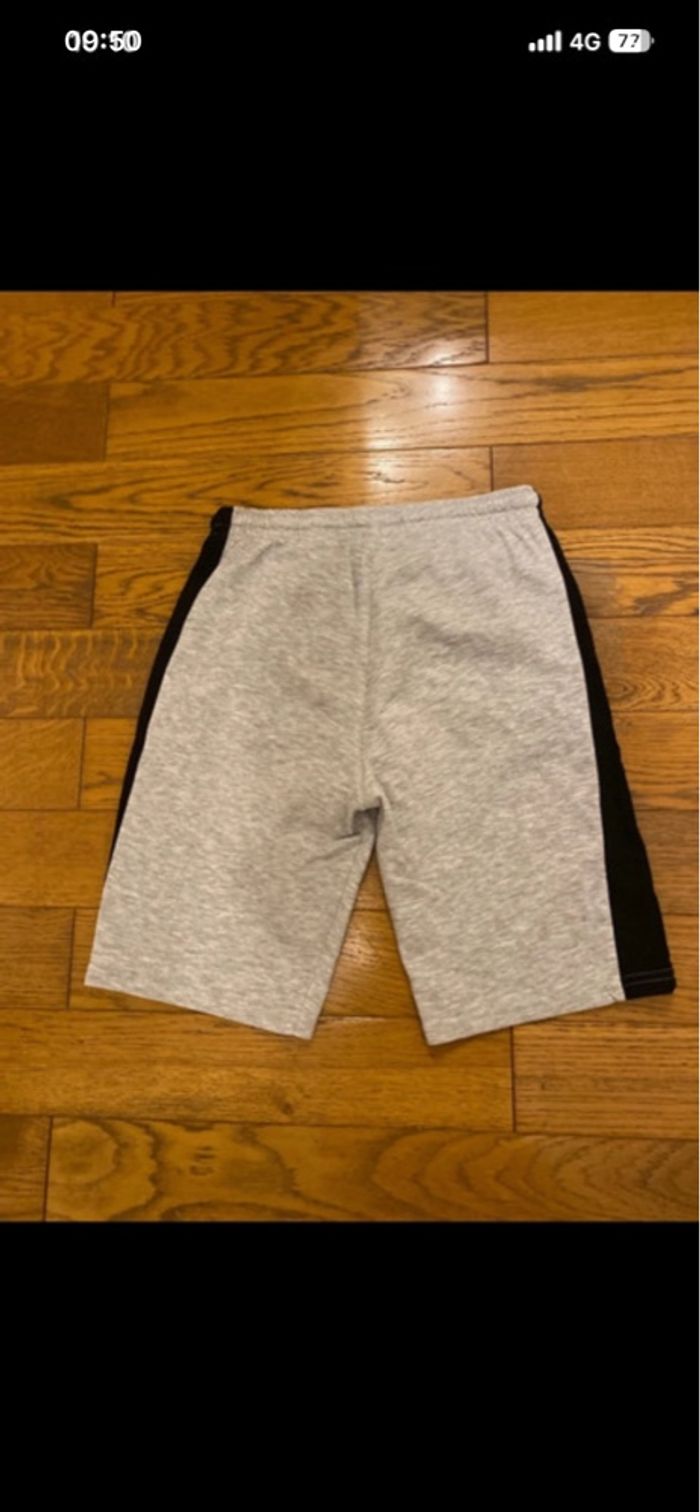 Short garçon H&M, taille 11-12 ans - photo numéro 3
