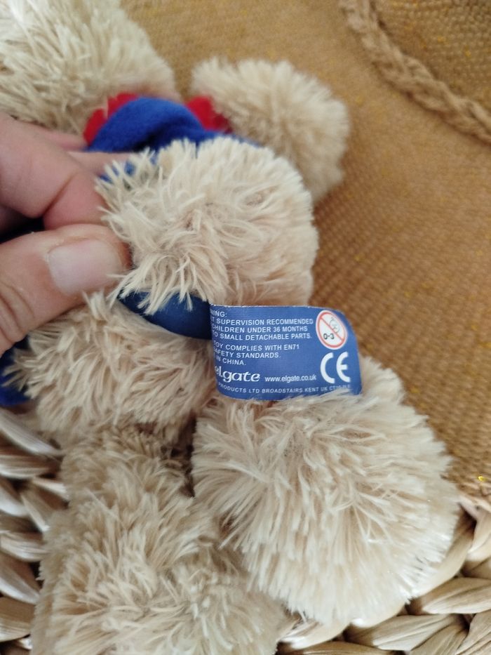 Peluche ours Grande Bretagne Embrace H22cm - photo numéro 2