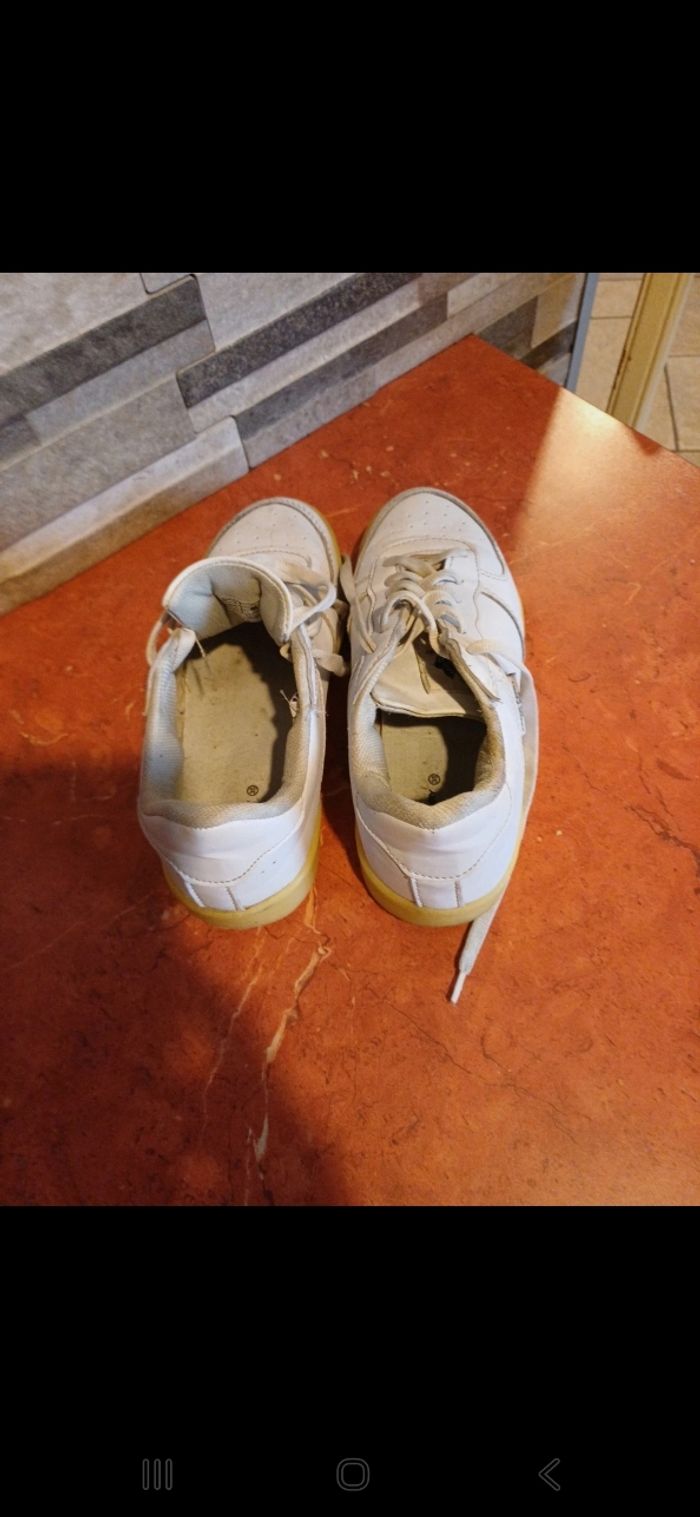 Baskets taille 35 - photo numéro 3