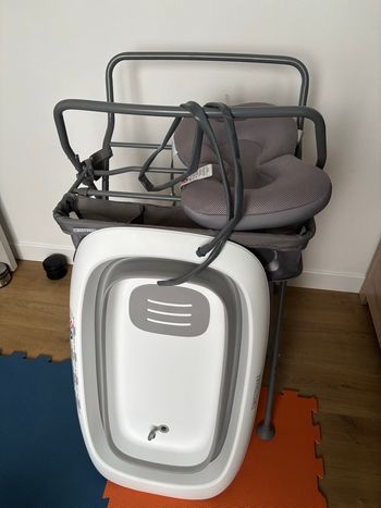 Baignoire Twistshake + support + hamac neuf + jeux + tuyau de vidange + bouchon supplémentaire