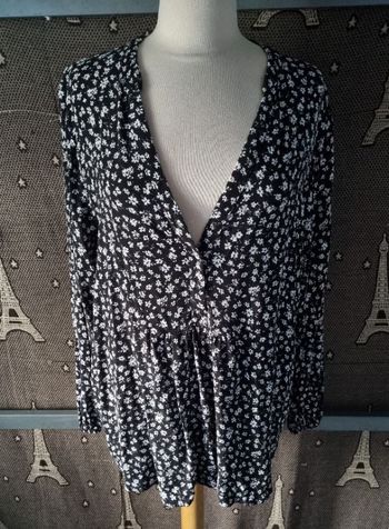 Blouse manches longues motifs fleurs taille 48
